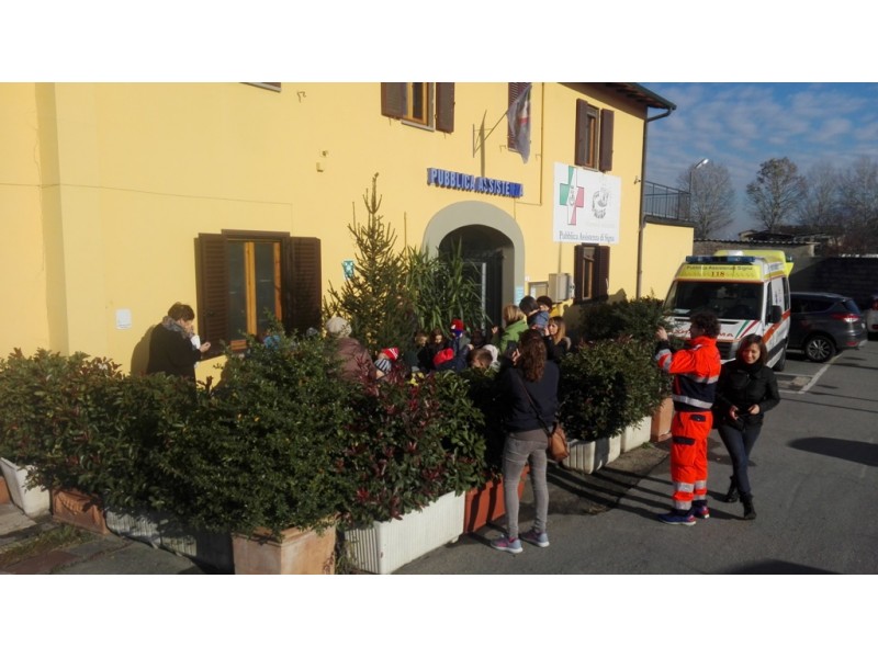 Albero natale bambini scuola Rodari 2016