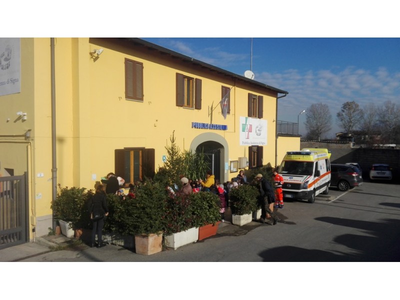 Albero natale bambini scuola Rodari 2016