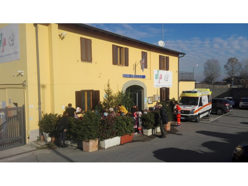 Albero natale bambini scuola Rodari 2016