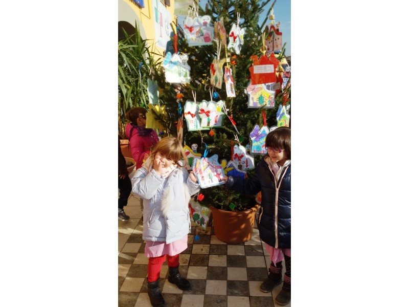 Albero natale bambini scuola Rodari 2016