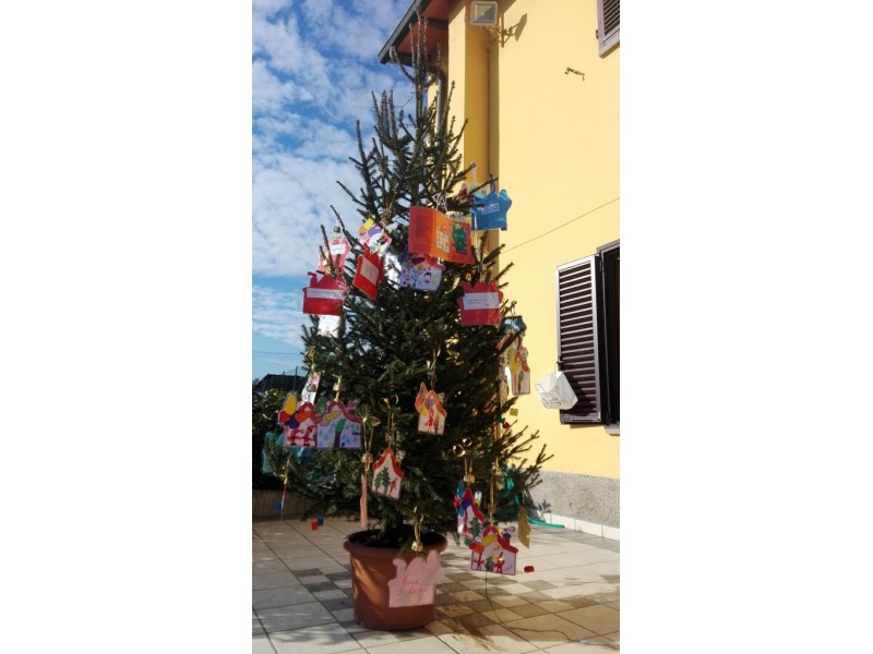 Albero natale bambini scuola Rodari 2016