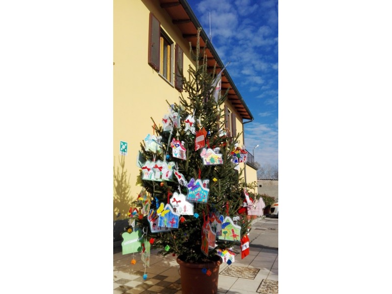 Albero natale bambini scuola Rodari 2016