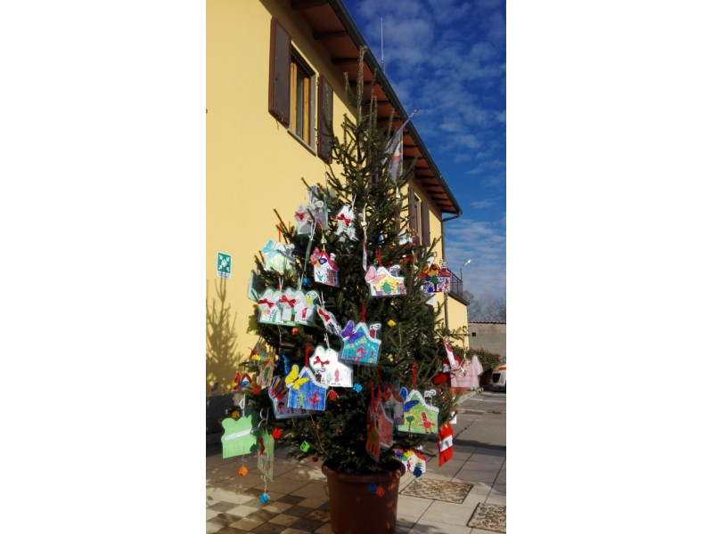 Albero natale bambini scuola Rodari 2016