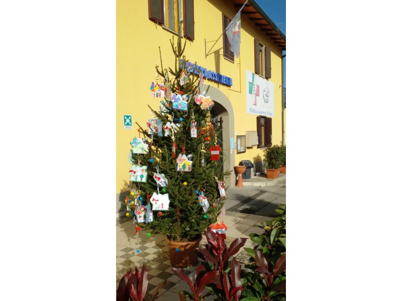 Albero natale bambini scuola Rodari 2016